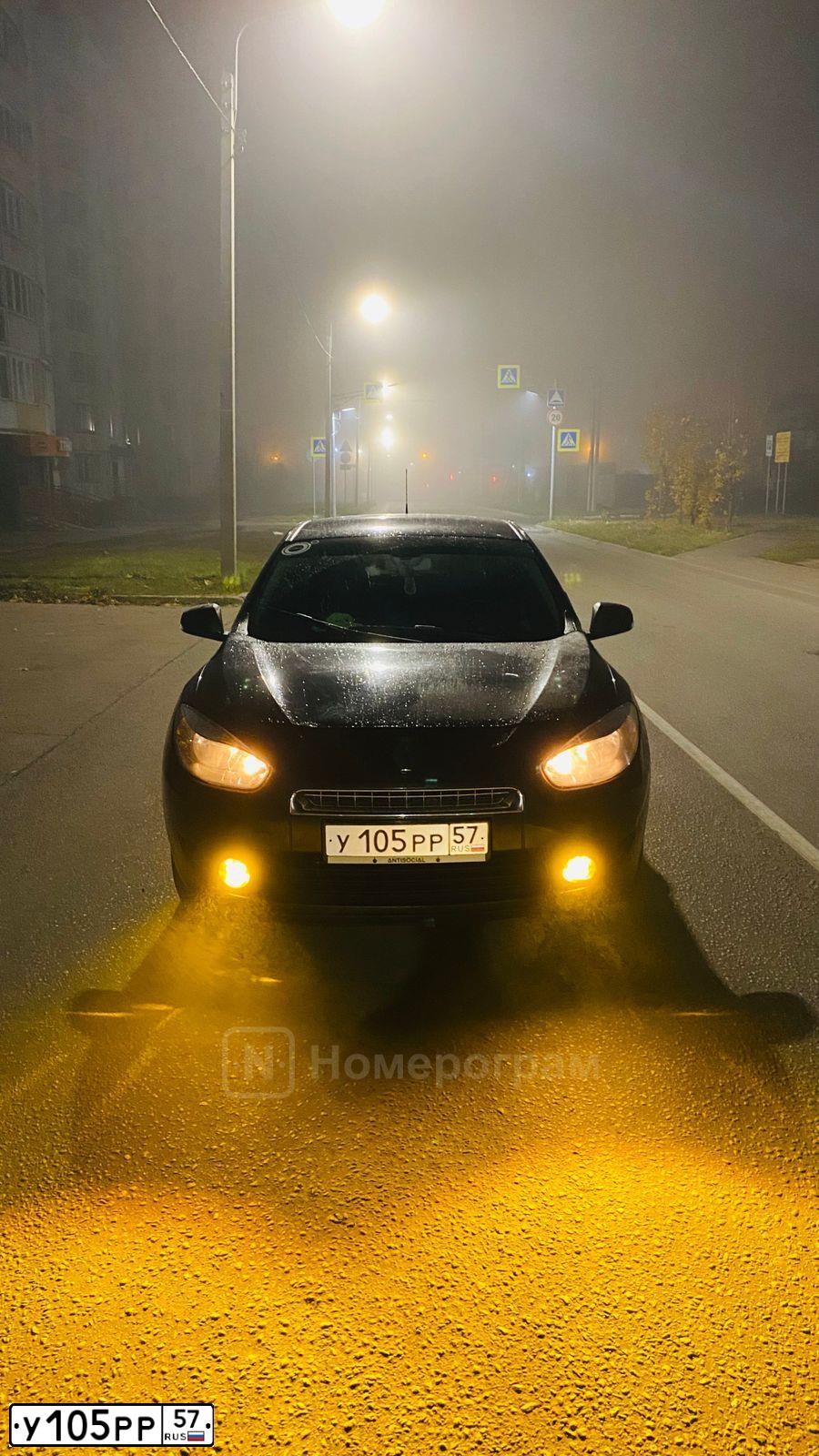 Фото автомобиля RENAULT FLUENCE, 2011 — госномер У105РР57. Цвет: ЧЕРНЫЙ