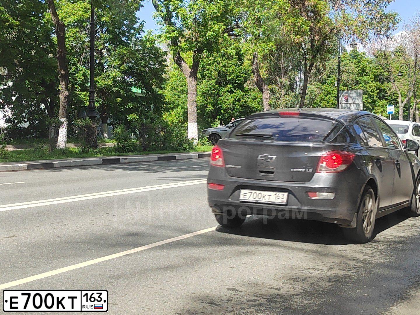Фото автомобиля FORD ESCAPE, 2004 — госномер Е700КТ163. Цвет: ЗОЛОТИСТЫЙ