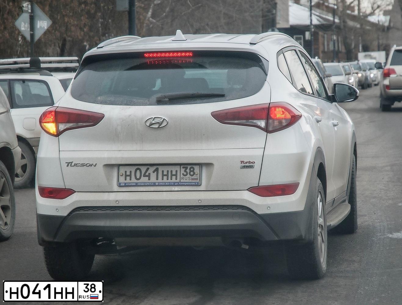 Фото автомобиля HYUNDAI TUCSON, 2016 — госномер С885МН138. Цвет: Белый