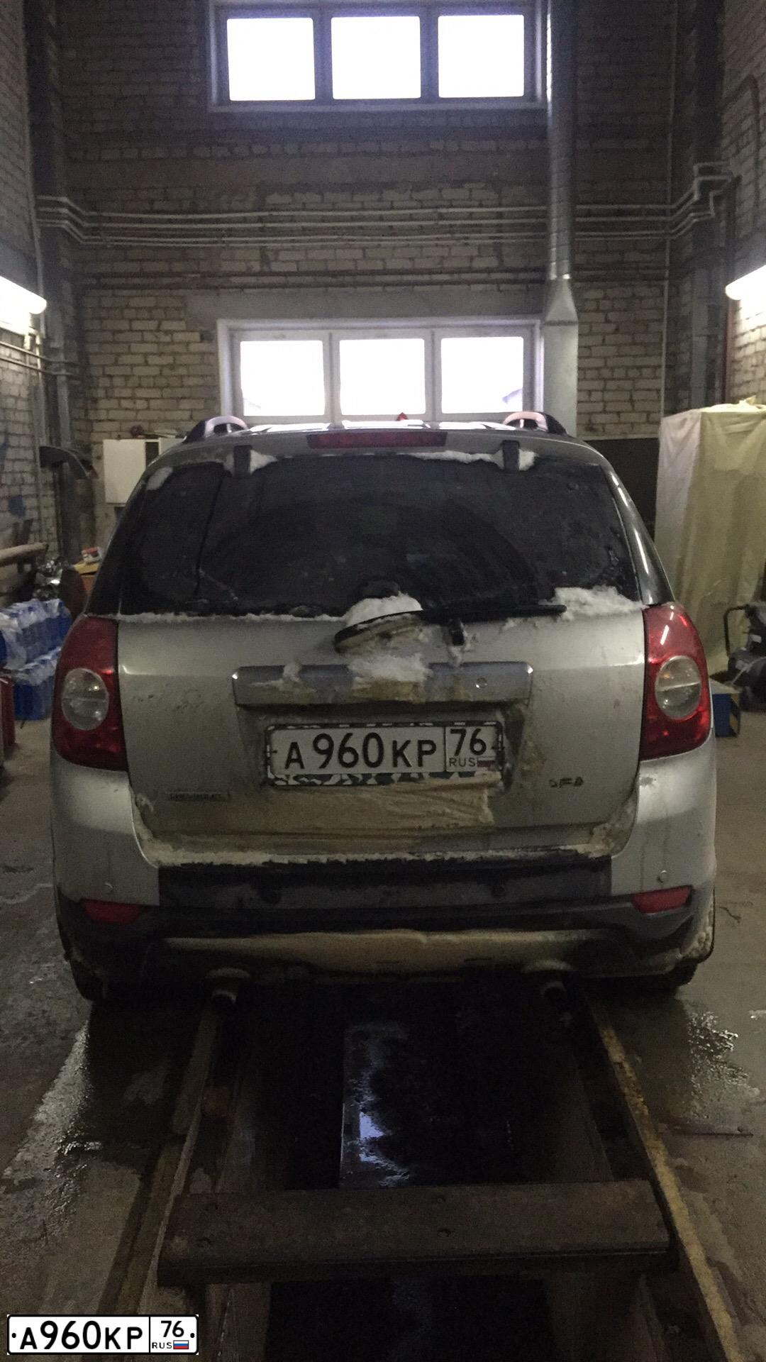 Фото автомобиля CHEVROLET CAPTIVA, 2008 — госномер У415ВХ76. Цвет: Серый