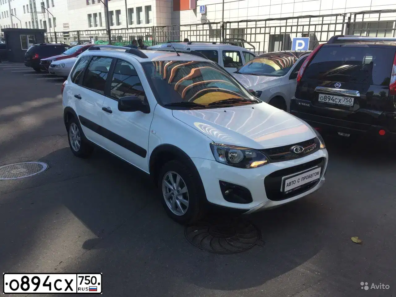 Фото автомобиля NISSAN X-TRAIL, 2011 — госномер Р689ОР32. Цвет: ЧЕРНЫЙ