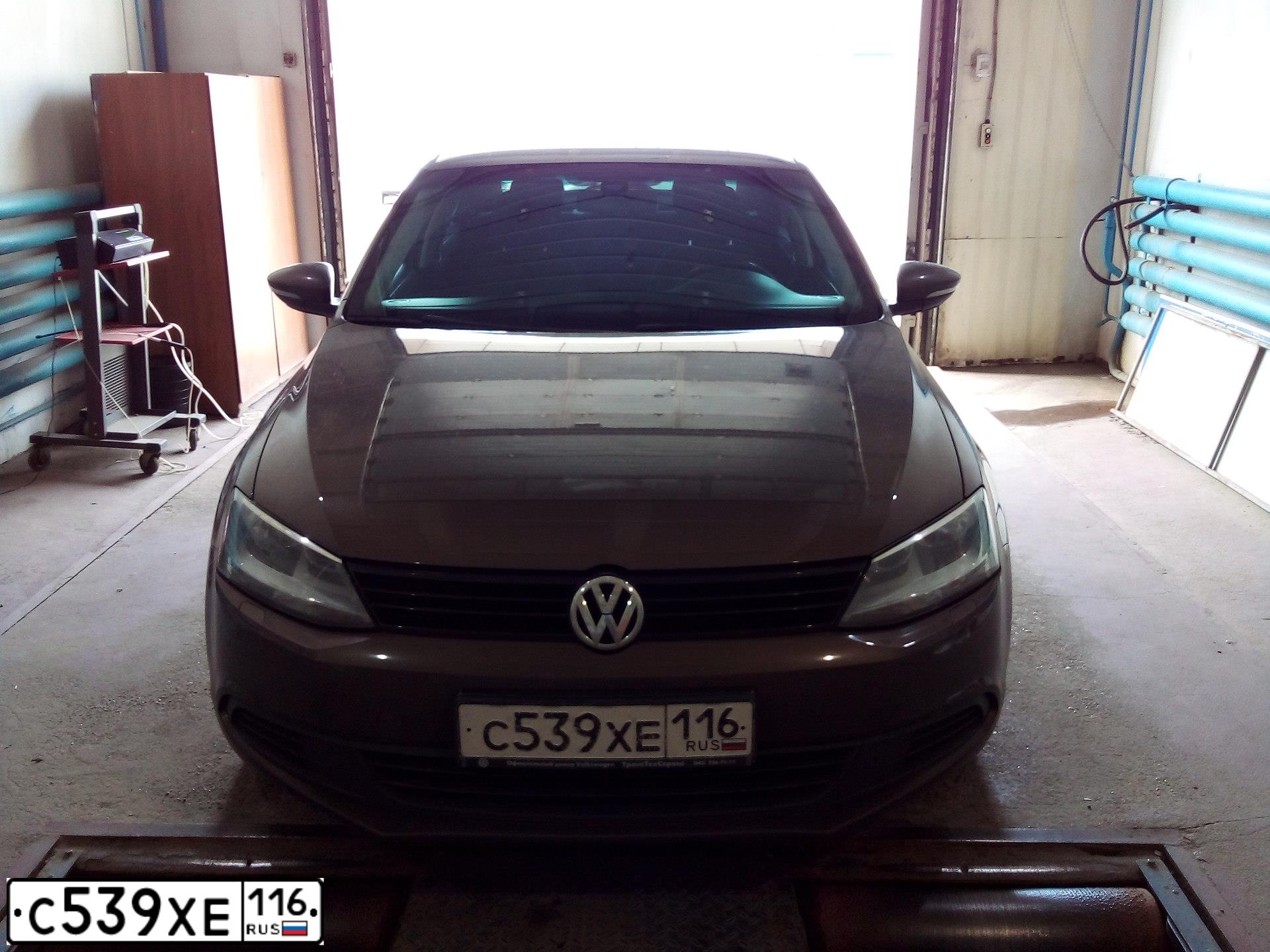 Фото автомобиля VOLKSWAGEN JETTA, 2013 — госномер С539ХЕ116. Цвет: Коричневый