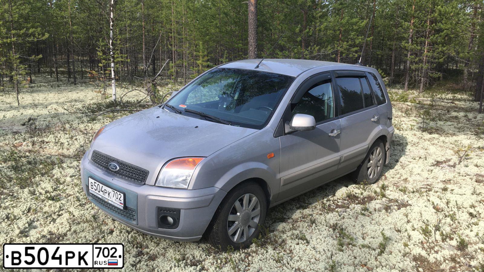 Фото автомобиля FORD FUSION, 2012 — госномер В504РК702. Цвет: СЕРЫЙ