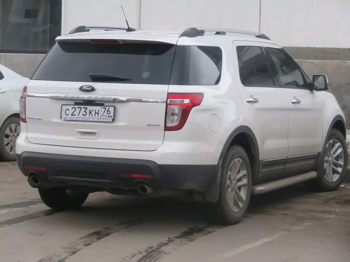 Фото автомобиля FORD EXPLORER, 2012 — госномер Т080МС750. Цвет: Белый