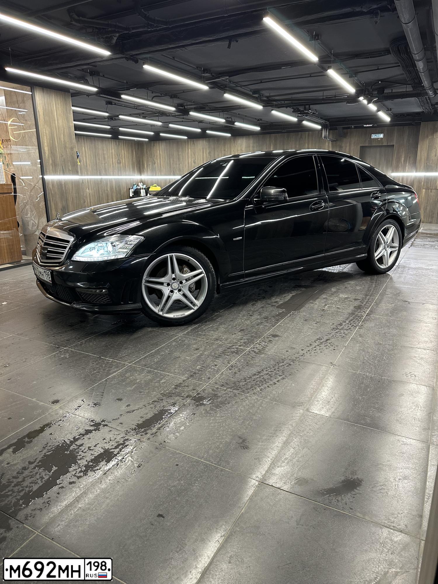 Фото автомобиля MERCEDES S-KLASSE, 2010 — госномер М692МН198. Цвет: ЧЕРНЫЙ