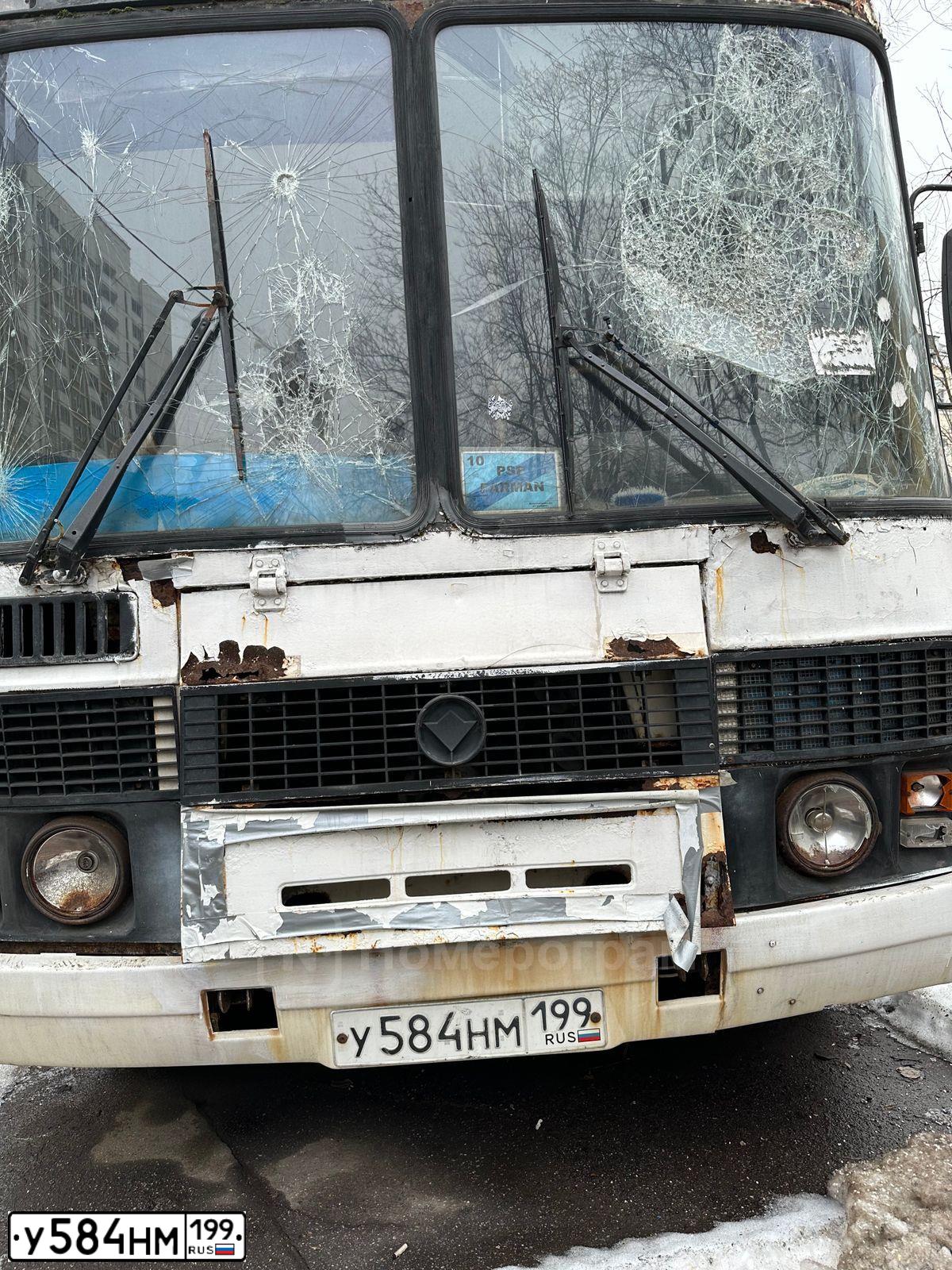 Фото автомобиля PAZ 3205, 2005 — госномер У584НМ199. Цвет: БЕЛЫЙ-СИНИЙ