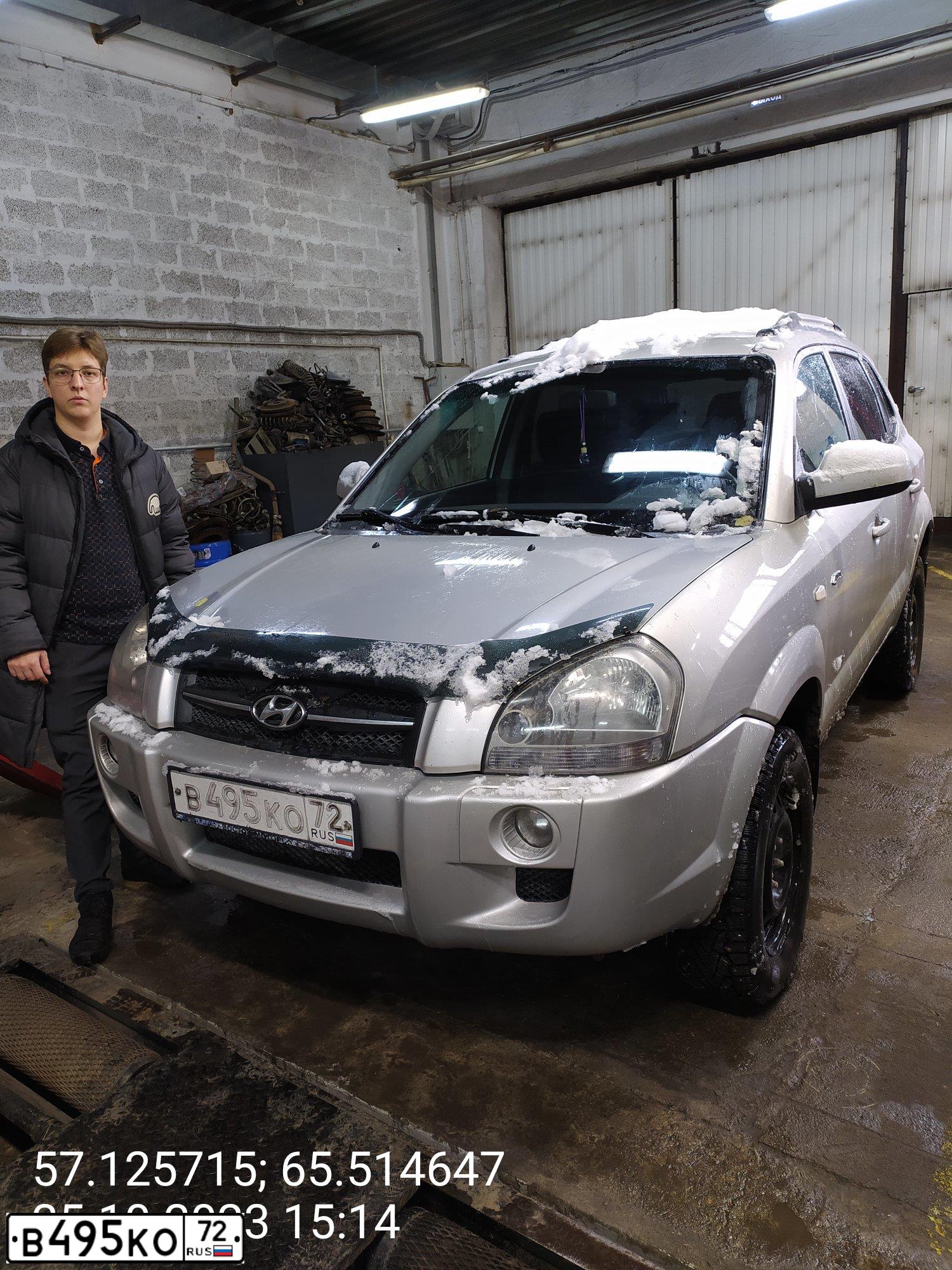 Фото автомобиля HYUNDAI TUCSON, 2008 — госномер В495КО72. Цвет: Серебристый