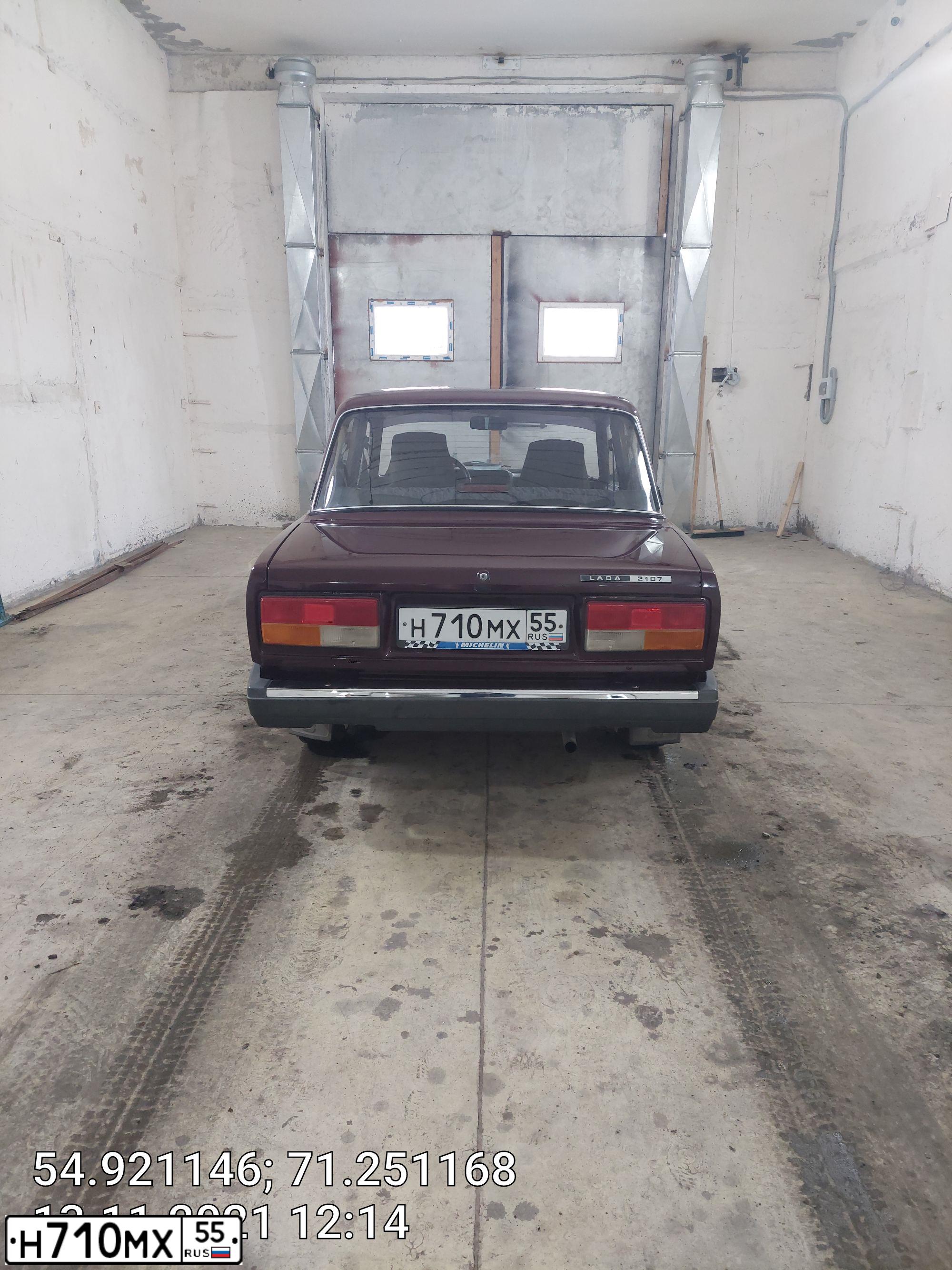 Фото автомобиля LADA 2107, 2007 — госномер Н710МХ55. Цвет: ТЕМНО ВИШНЕВЫЙ