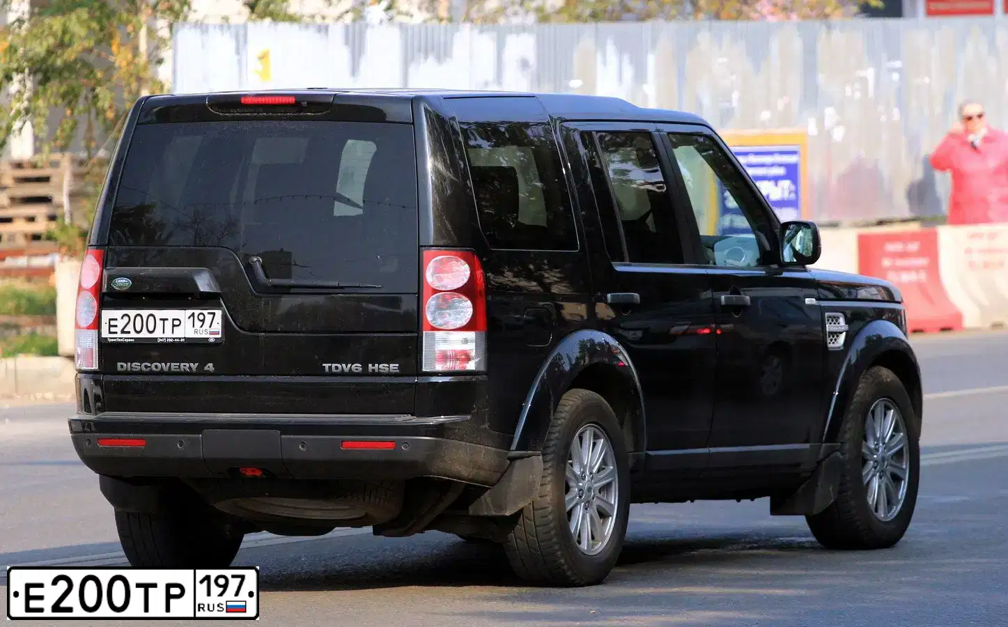 Фото автомобиля LANDROVER DISCOVERY, 2012 — госномер Н518РУ102. Цвет: ЧЕРНЫЙ