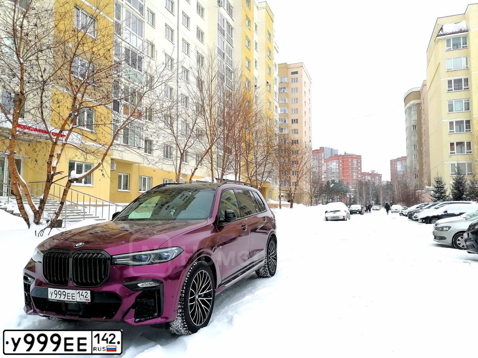 Фото автомобиля LANDROVER RANGE ROVER SPORT, 2014 — госномер У999ЕЕ142. Цвет: Красный