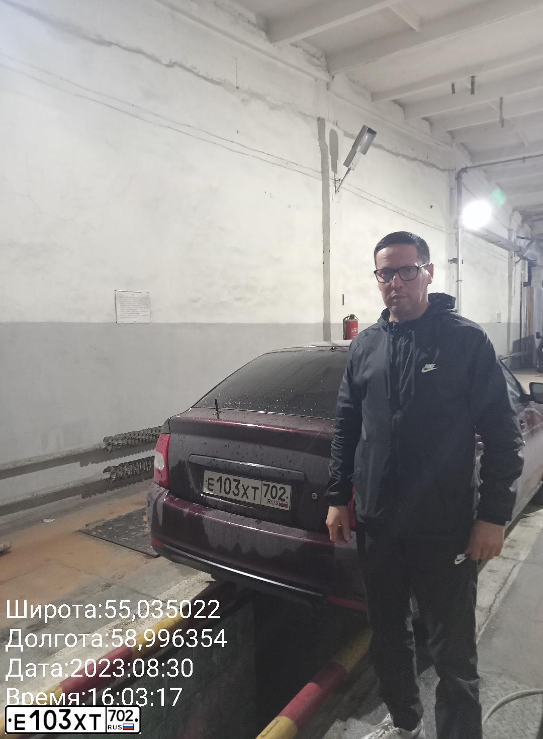 Фото автомобиля LADA 2172 PRIORA, 2011 — госномер Е103ХТ702. Цвет: ТЕМНО-ВИШНЕВЫЙ