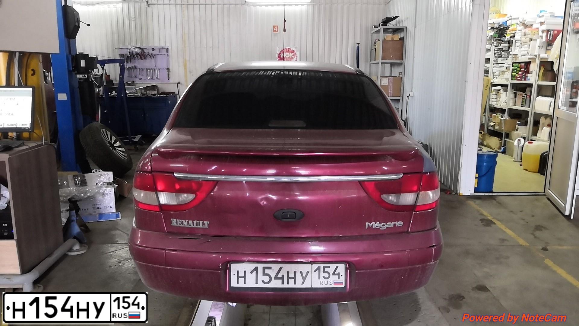 Фото автомобиля RENAULT MEGANE, 2001 — госномер Н154НУ154. Цвет: Красный