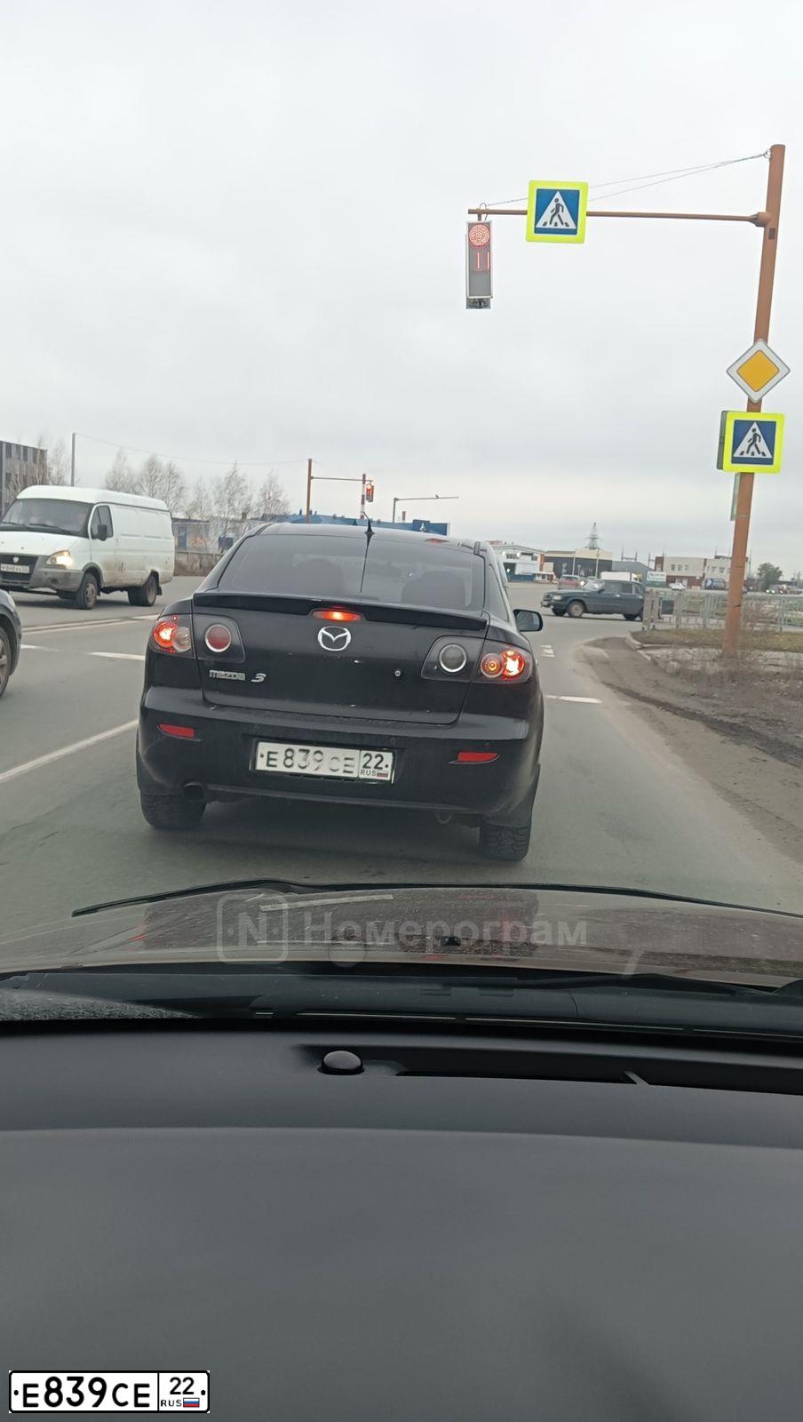 Фото автомобиля MAZDA 3, 2006 — госномер Е946ЕР18. Цвет: ЧЕРНЫЙ