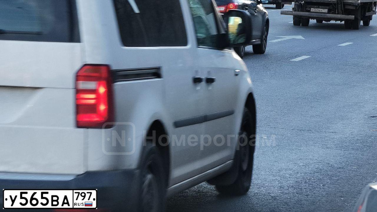 Фото автомобиля FUSO CANTER, 2019 — госномер У565ВА797. Цвет: Белый