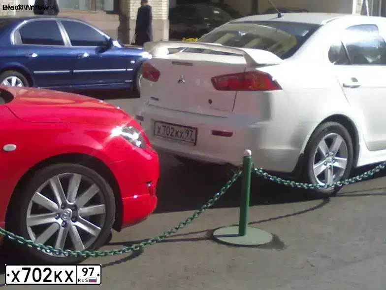 Фото автомобиля MITSUBISHI LANCER, 2008 — госномер Х702КХ97. Цвет: БЕЛЫЙ