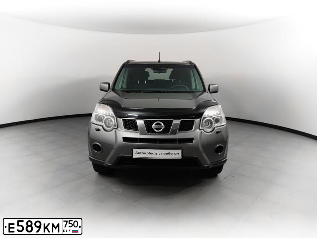 Фото автомобиля NISSAN X-TRAIL, 2012 — госномер Е589КМ750. Цвет: СЕРЫЙ