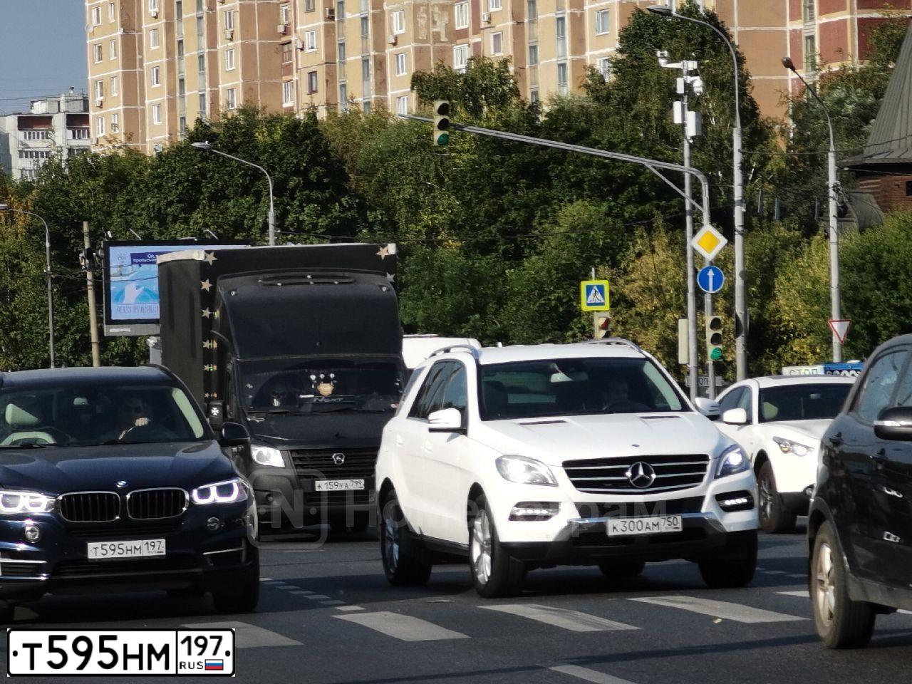 Фото автомобиля BMW X5, 2017 — госномер Т595НМ197. Цвет: синий