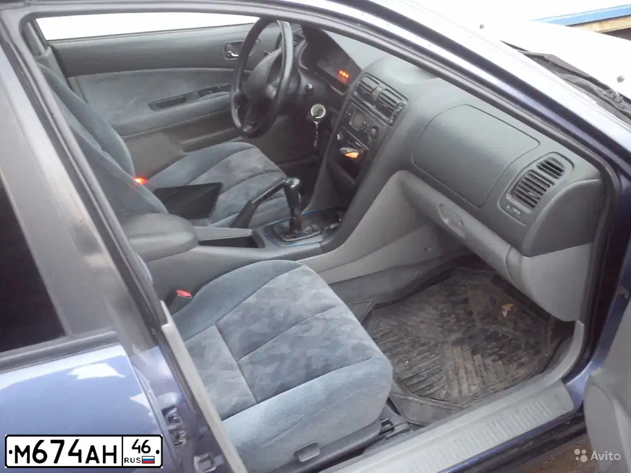 Фото автомобиля MITSUBISHI GALANT, 1997 — госномер М674АН46. Цвет: синий