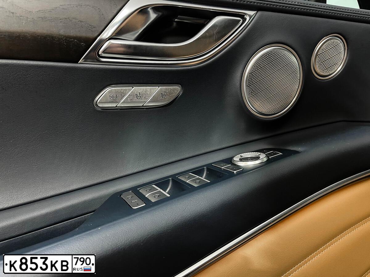 Фото автомобиля GENESIS GV80, 2021 — госномер К903ВЕ977. Цвет: ЧЕРНЫЙ