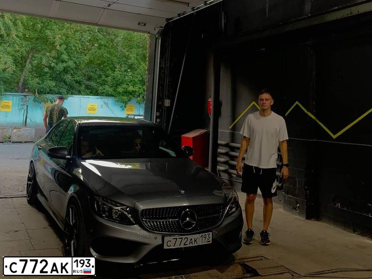 Фото автомобиля MERCEDES C-KLASSE, 2014 — госномер О133УМ154. Цвет: СЕРЫЙ