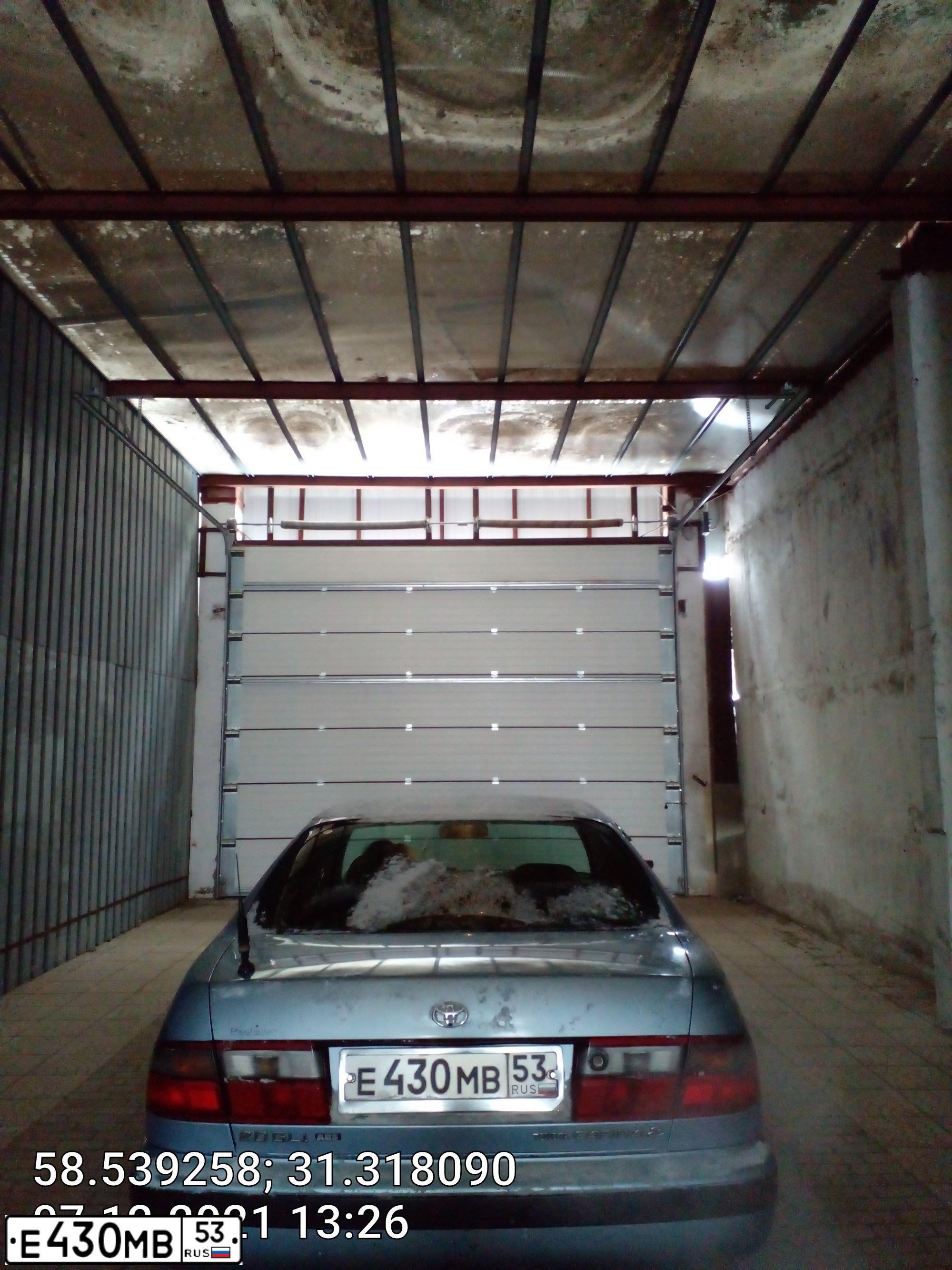 Фото автомобиля TOYOTA CARINA, 1993 — госномер Е430МВ53. Цвет: СИНЕ- ЗЕЛЕНЫЙ