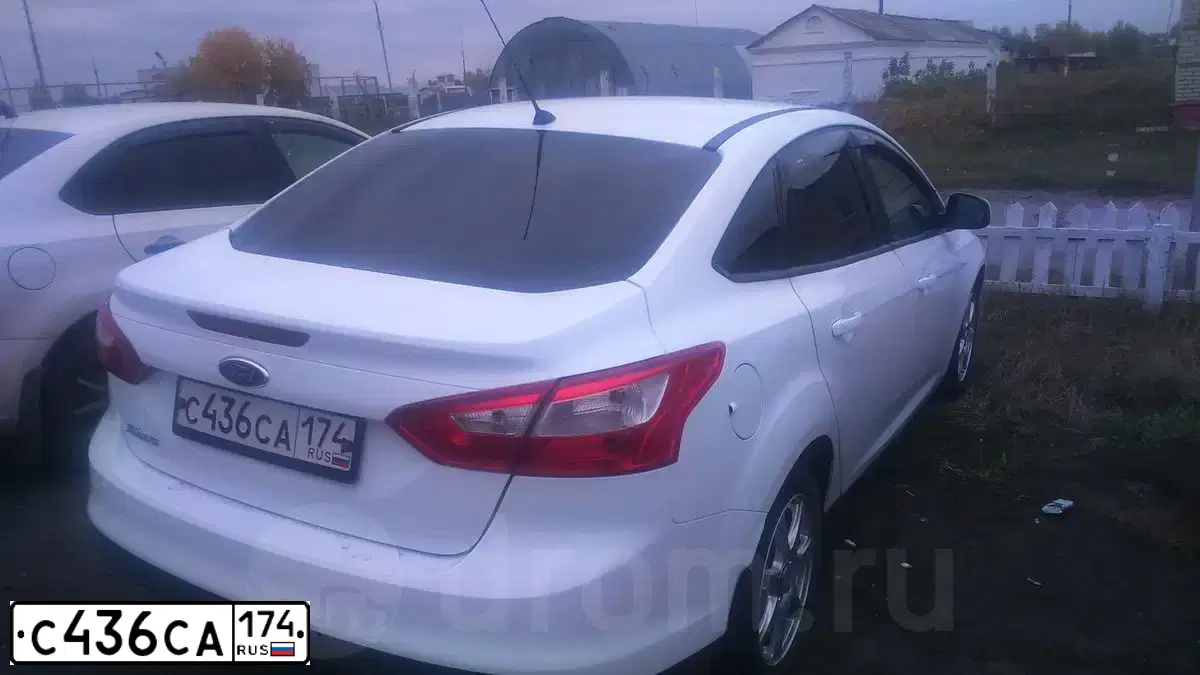 Фото автомобиля FORD FOCUS, 2013 — госномер С436СА174. Цвет: Белый