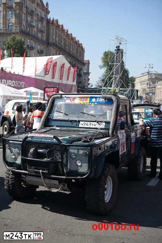 Фото автомобиля LANDROVER DEFENDER, 2005 — госномер М243ТК199. Цвет: ЗЕЛЕНЫЙ