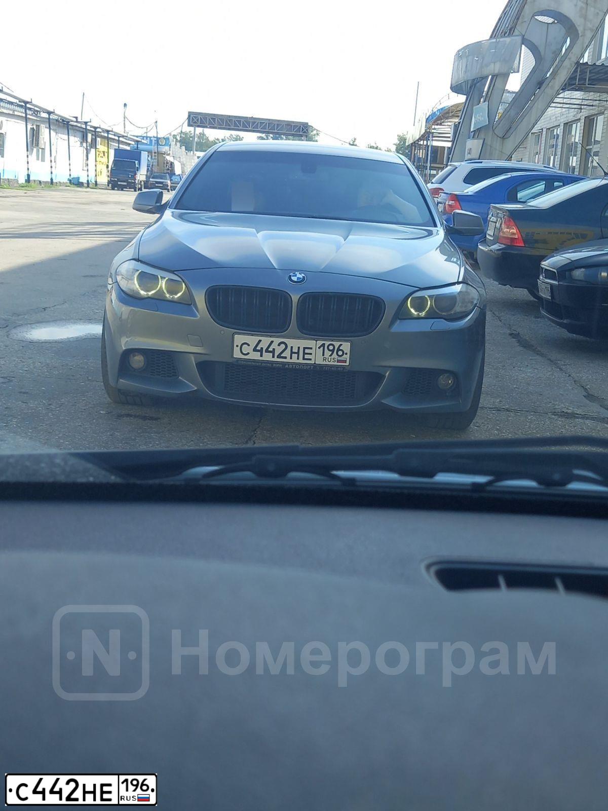 Фото автомобиля BMW SERIE 5, 2010 — госномер С442НЕ196. Цвет: СЕРЫЙ