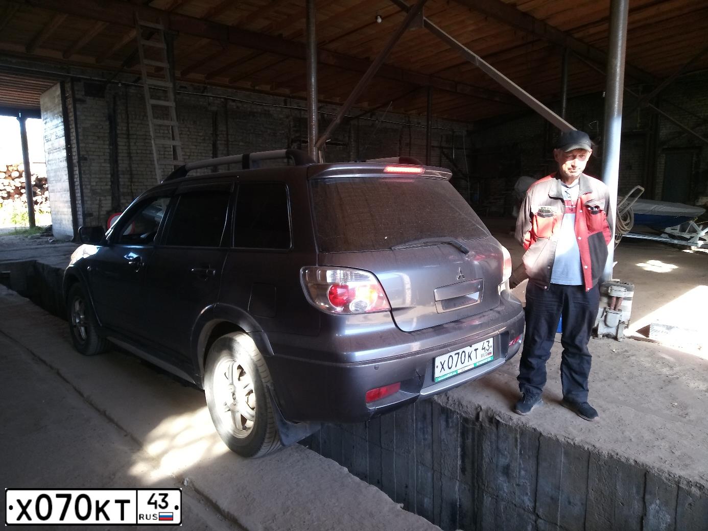 Фото автомобиля MITSUBISHI OUTLANDER, 2007 — госномер Х070КТ43. Цвет: СЕРЫЙ