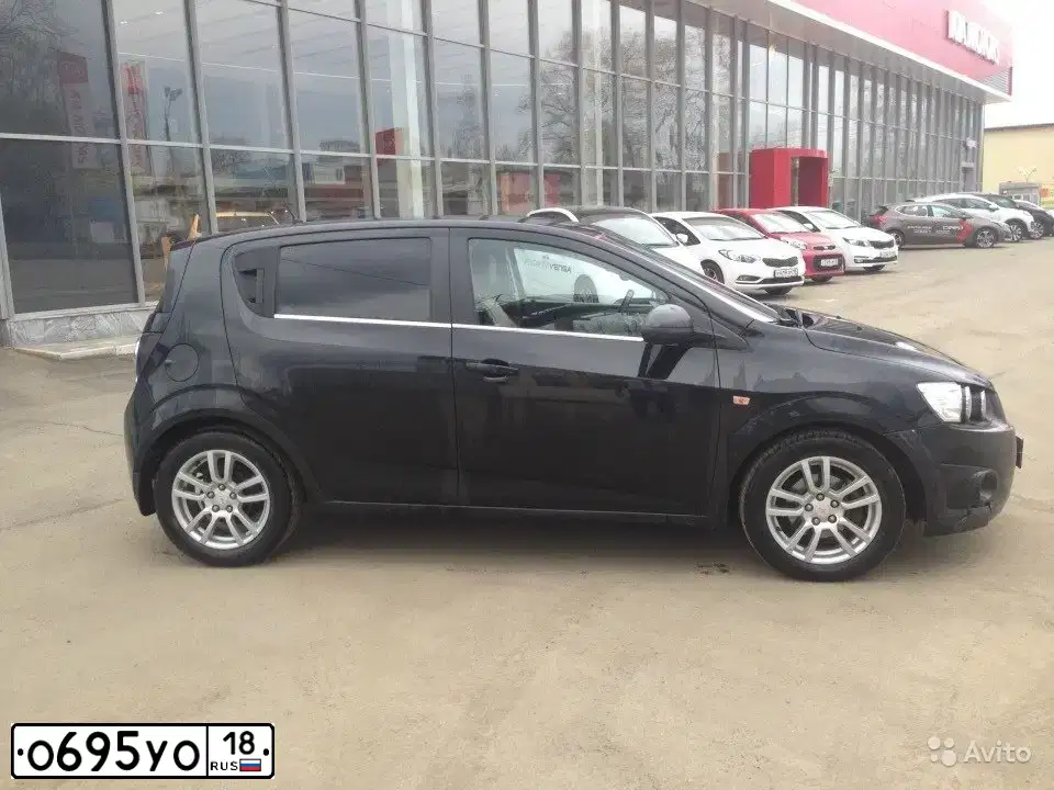 Фото автомобиля CHEVROLET AVEO, 2012 — госномер О695УО18. Цвет: ЧЕРНЫЙ