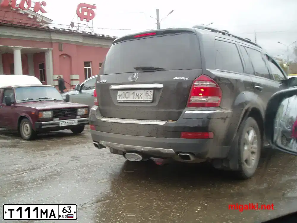 Фото автомобиля MERCEDES GLA-KLASSE, 2015 — госномер Т111МА63. Цвет: КОРИЧНЕВЫЙ