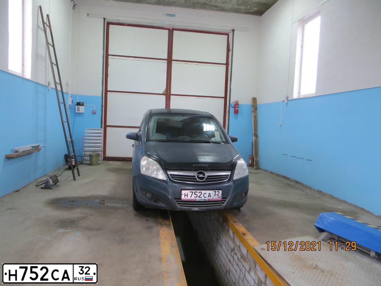 Фото автомобиля RENAULT DUSTER, 2014 — госномер Н752СА32. Цвет: СВЕТЛО-СЕРЫЙ