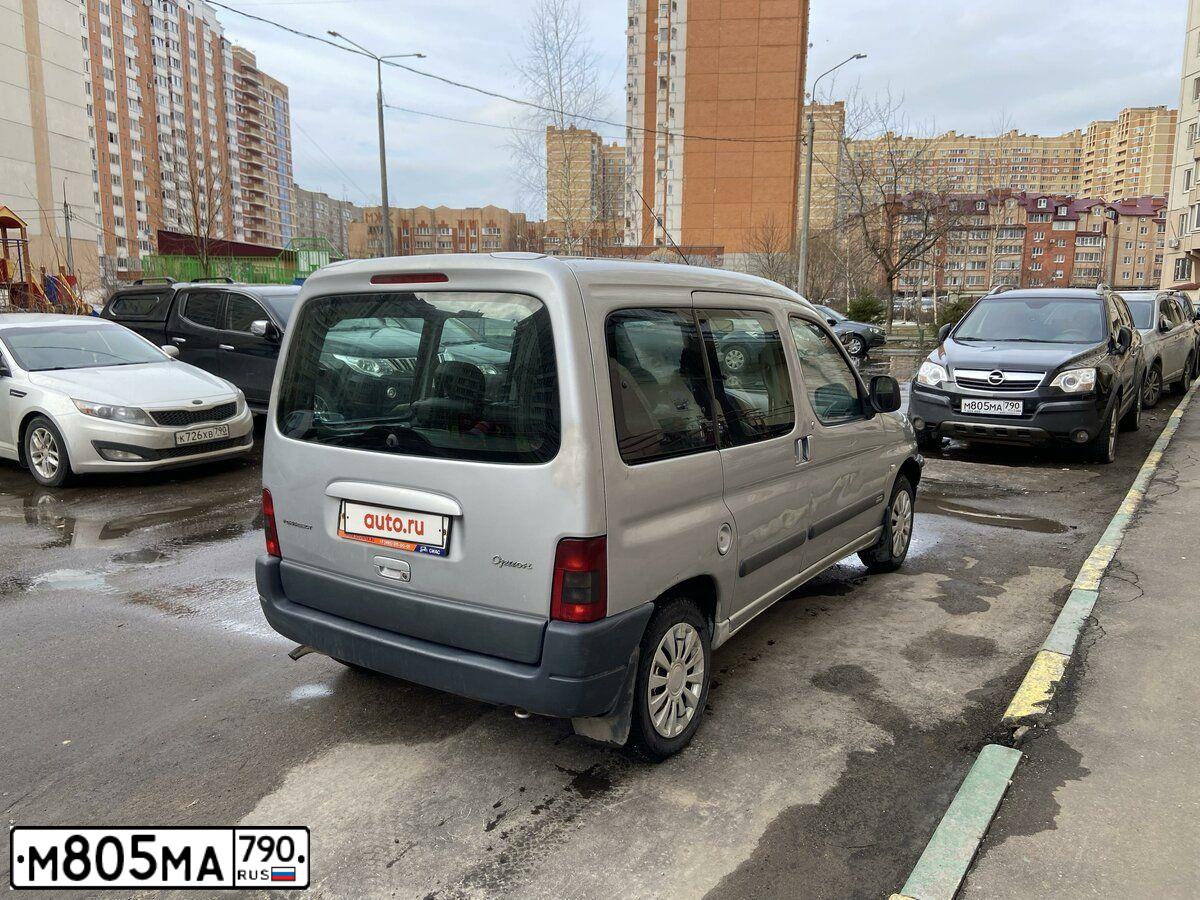 Фото автомобиля OPEL ANTARA, 2010 — госномер М805МА790. Цвет: ЧЕРНЫЙ МЕТАЛИК