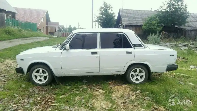 Фото автомобиля LADA 2107 LADA, 2003 — госномер С606ВК196. Цвет: БЕЛЫЙ