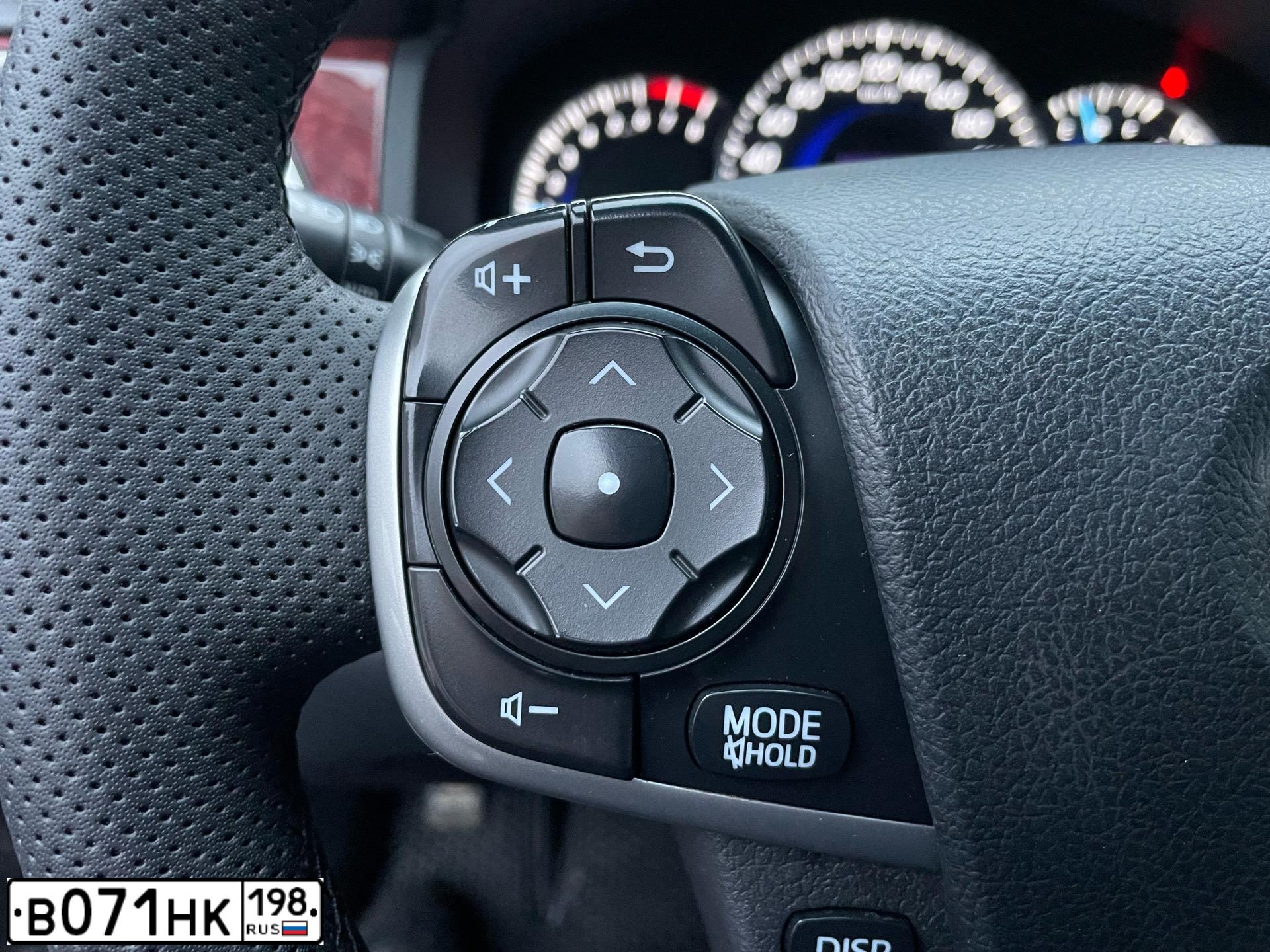 Фото автомобиля TOYOTA CAMRY, 2014 — госномер В071НК198. Цвет: ЧЕРНЫЙ МЕТАЛЛИК