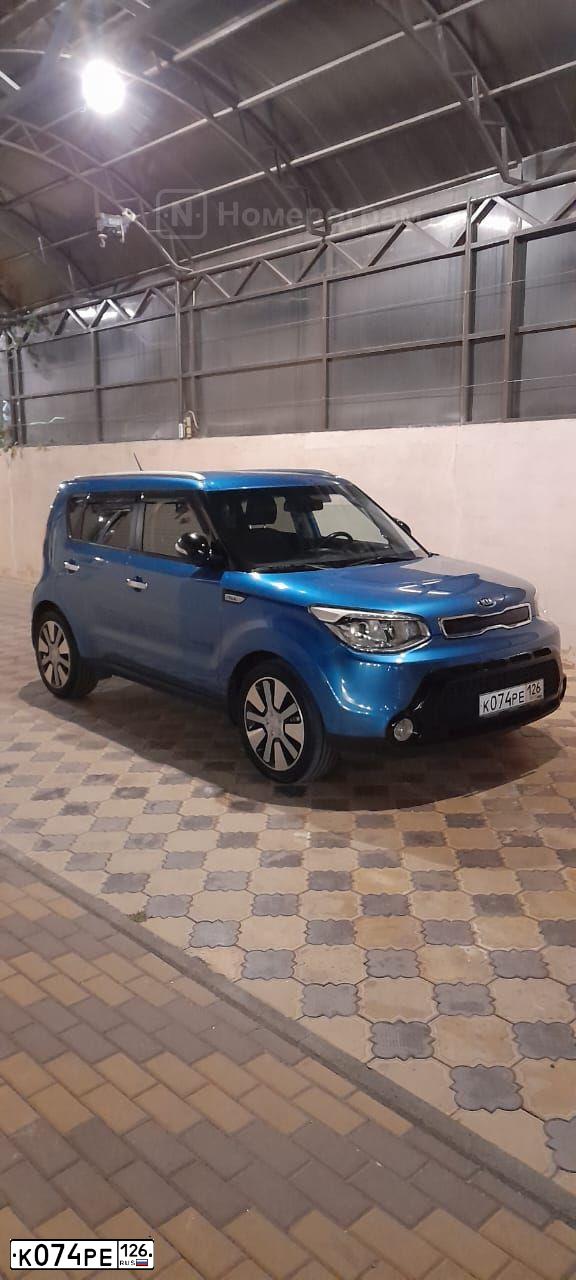Фото автомобиля KIA SOUL, 2015 — госномер Р261РР174. Цвет: синий
