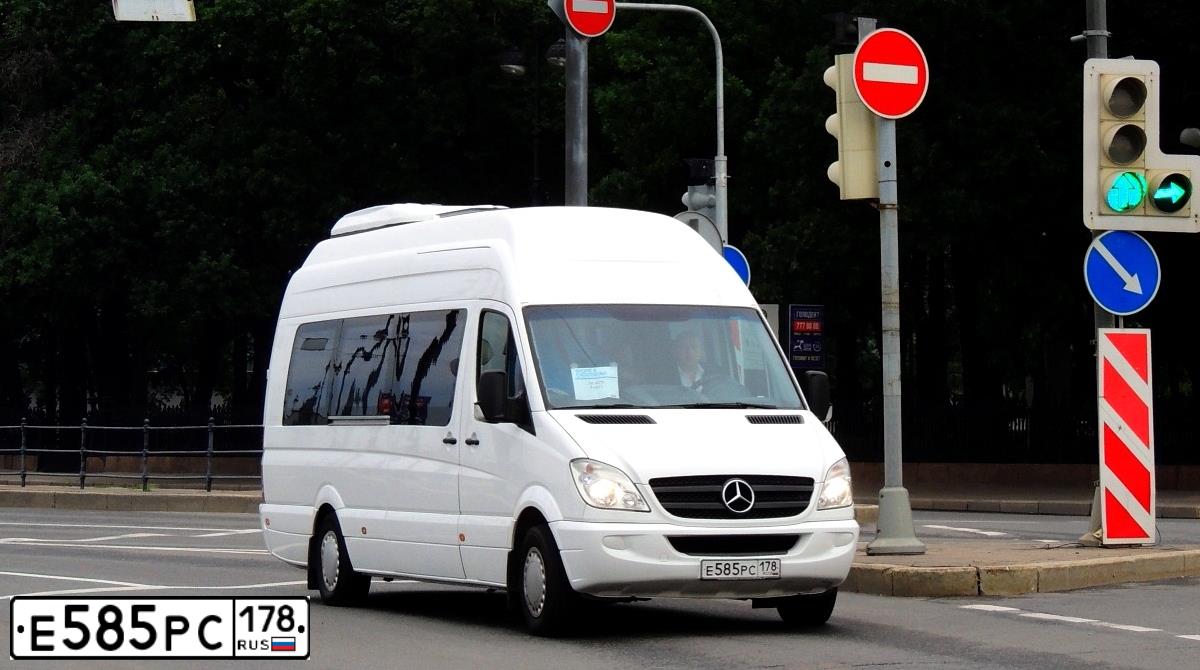 Фото автомобиля MERCEDES SPRINTER, 2008 — госномер Е585РС178. Цвет: Белый