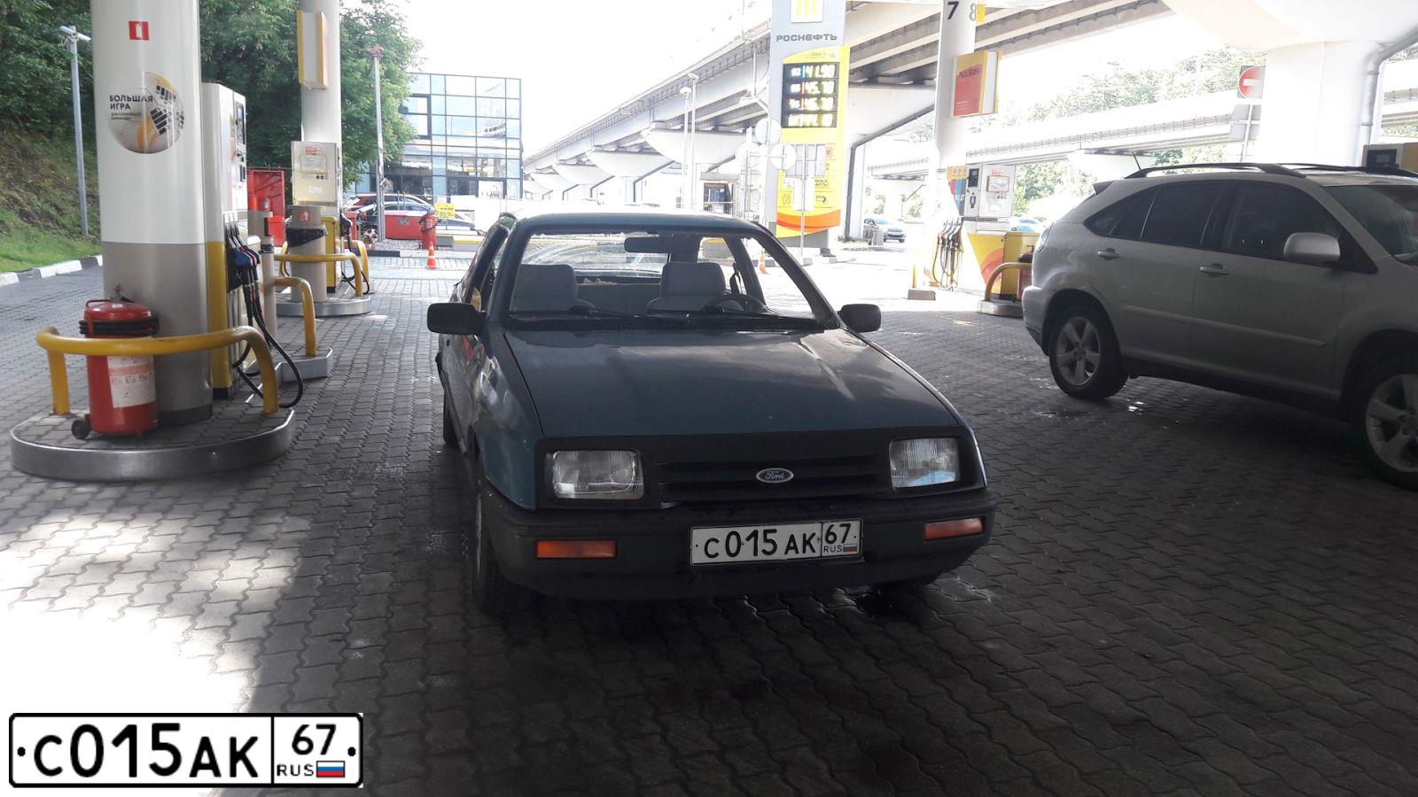 Фото автомобиля FORD SIERRA, 1984 — госномер С015АК67. Цвет: СИНИЙ