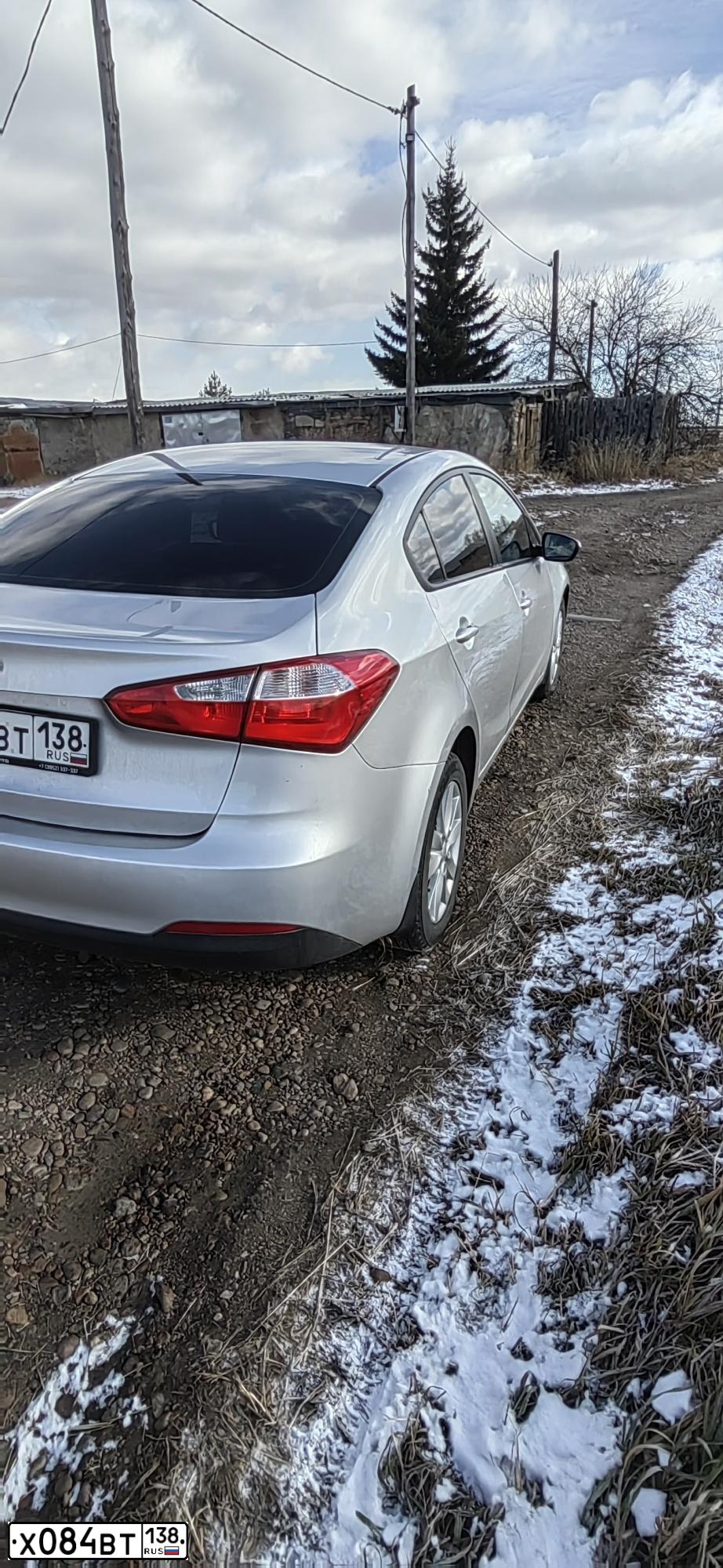 Фото автомобиля KIA CERATO, 2013 — госномер М080АВ138. Цвет: Серебристый