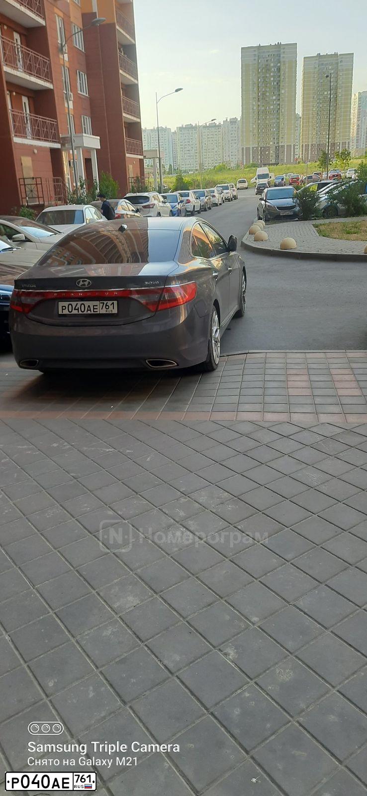 Фото автомобиля LADA 2110, 2002 — госномер Р040АЕ761. Цвет: СЕРЕБРИСТЫЙ