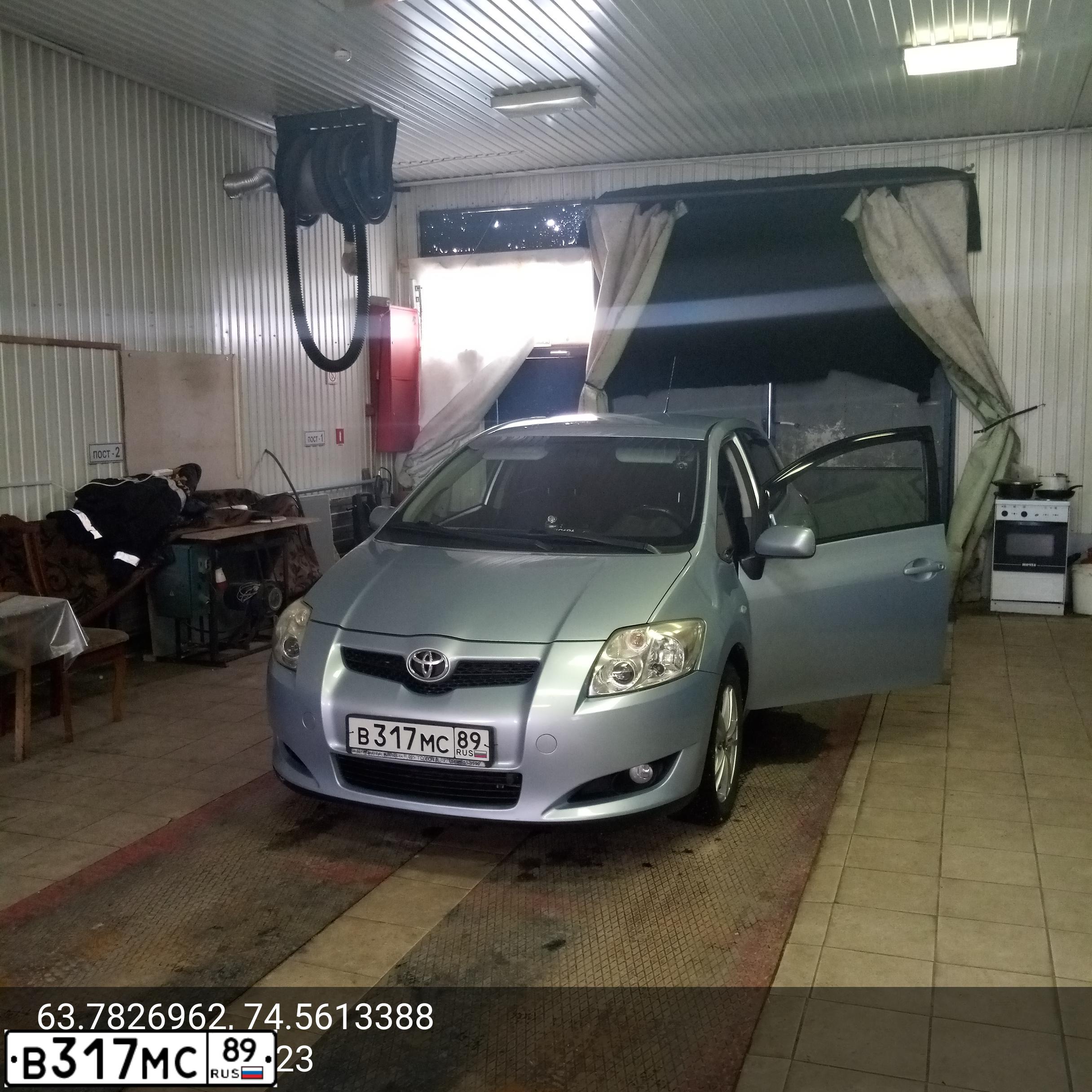 Фото автомобиля TOYOTA AURIS, 2007 — госномер Н161ВК89