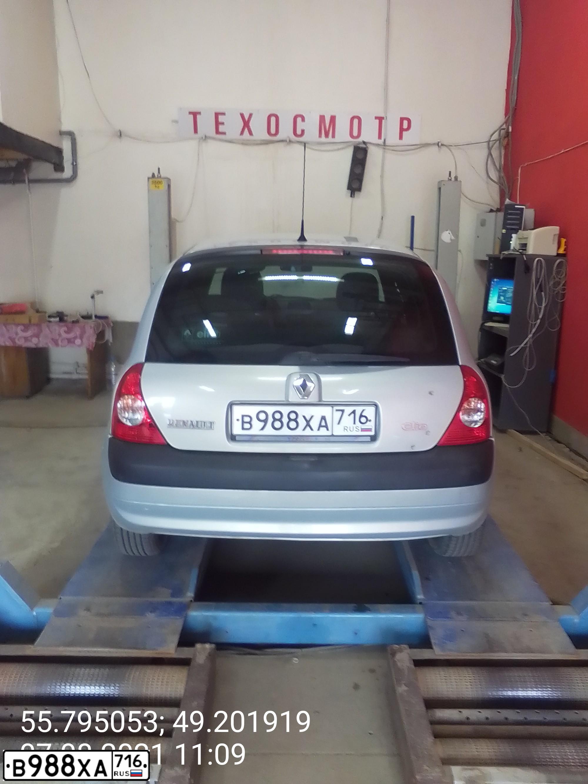 Фото автомобиля RENAULT CLIO, 2004 — госномер В988ХА716. Цвет: Светло-Серо-Голубой