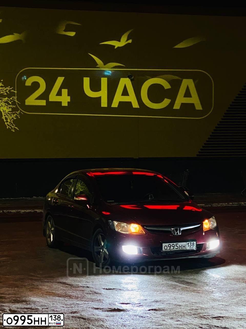 Фото автомобиля HONDA CIVIC, 2008 — госномер О995НН138. Цвет: КРАСНЫЙ ТЕМНЫЙ