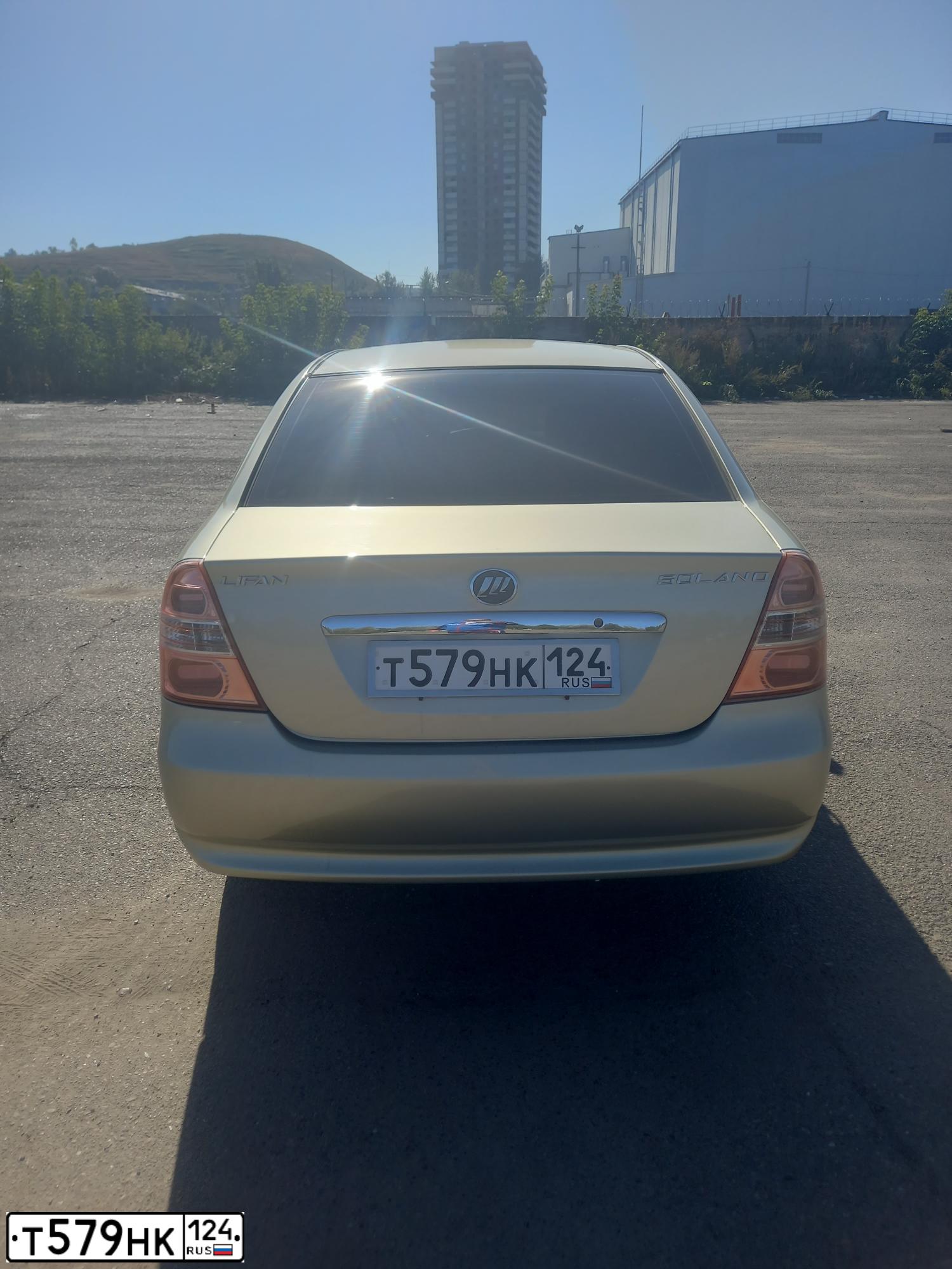 Фото автомобиля LIFAN SOLANO, 2011 — госномер В210РР124. Цвет: ЗОЛОТИСТЫЙ