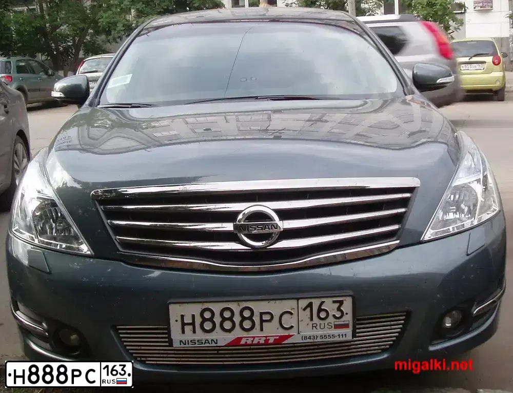 Фото автомобиля NISSAN TEANA, 2010 — госномер Т002УР56. Цвет: СЕРО-ЗЕЛЕНЫЙ