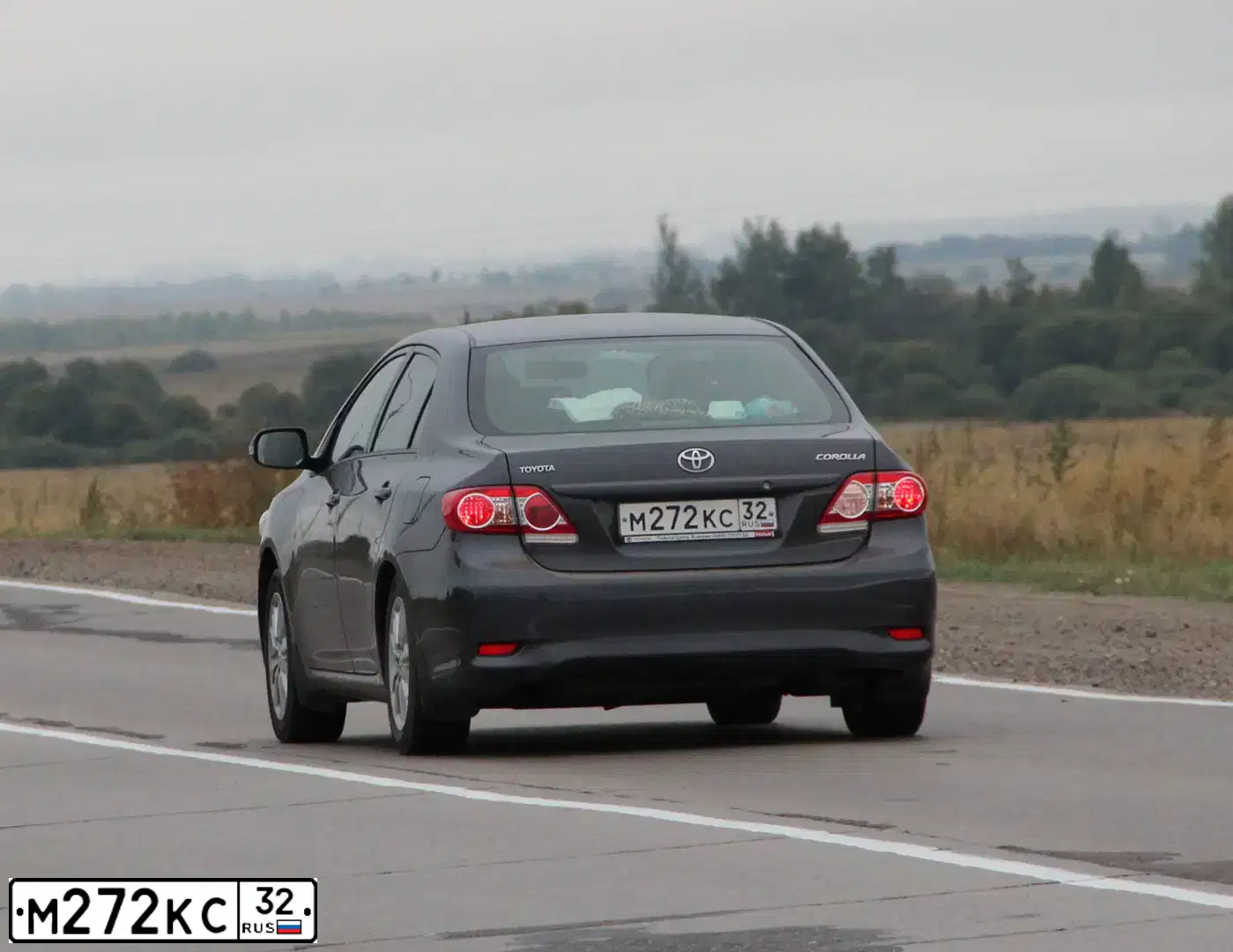 Фото автомобиля TOYOTA COROLLA, 2012 — госномер М272КС32. Цвет: Серый