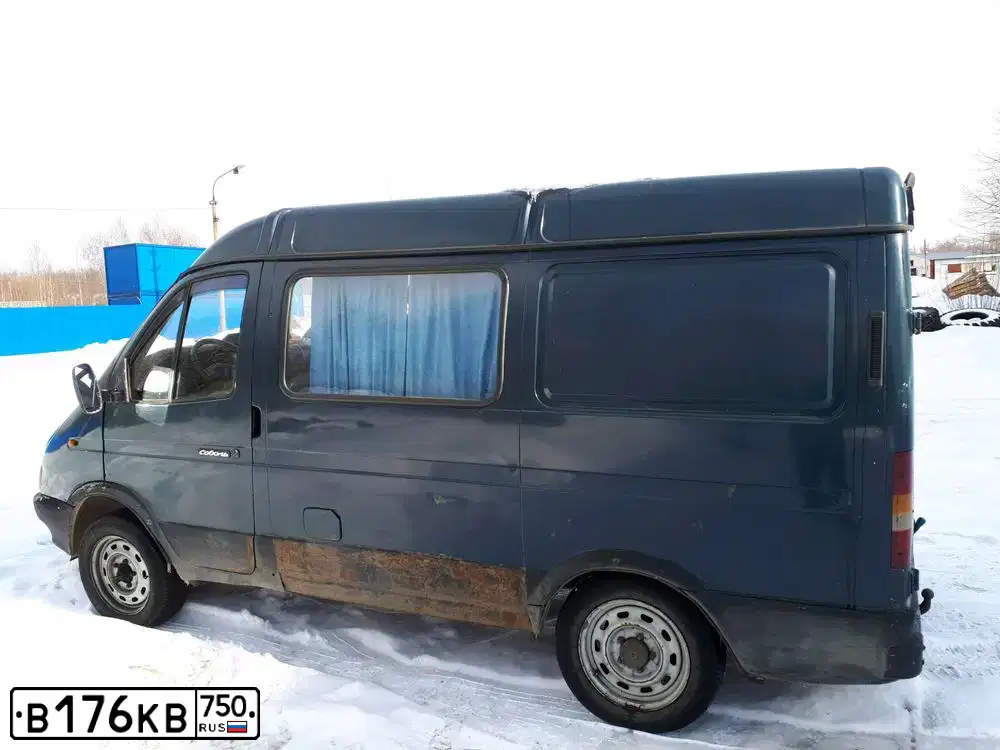 Фото автомобиля GAZ 2752 SOBOL, 1999 — госномер В176КВ750. Цвет: Сине-зеленый