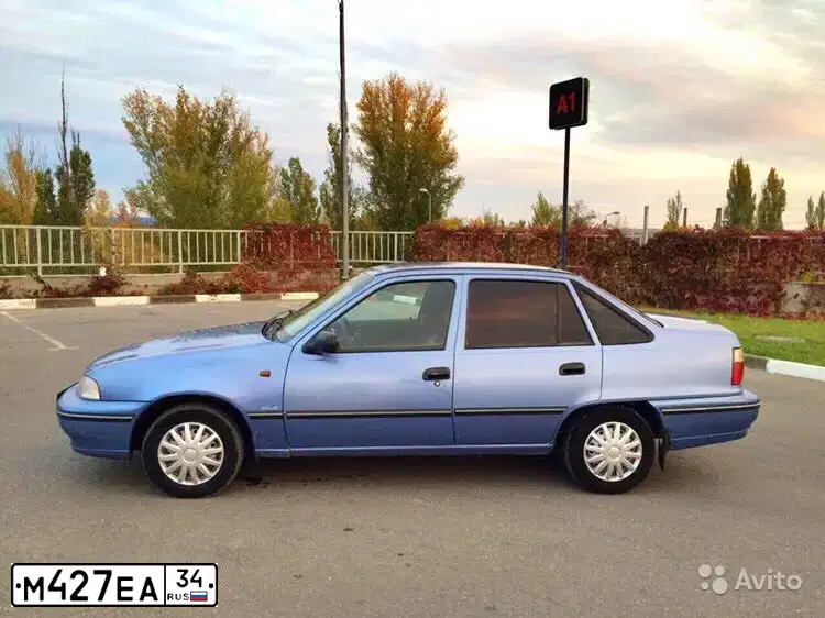 Фото автомобиля DAEWOO NEXIA, 2007 — госномер М427ЕА34. Цвет: ВАСИЛЕК