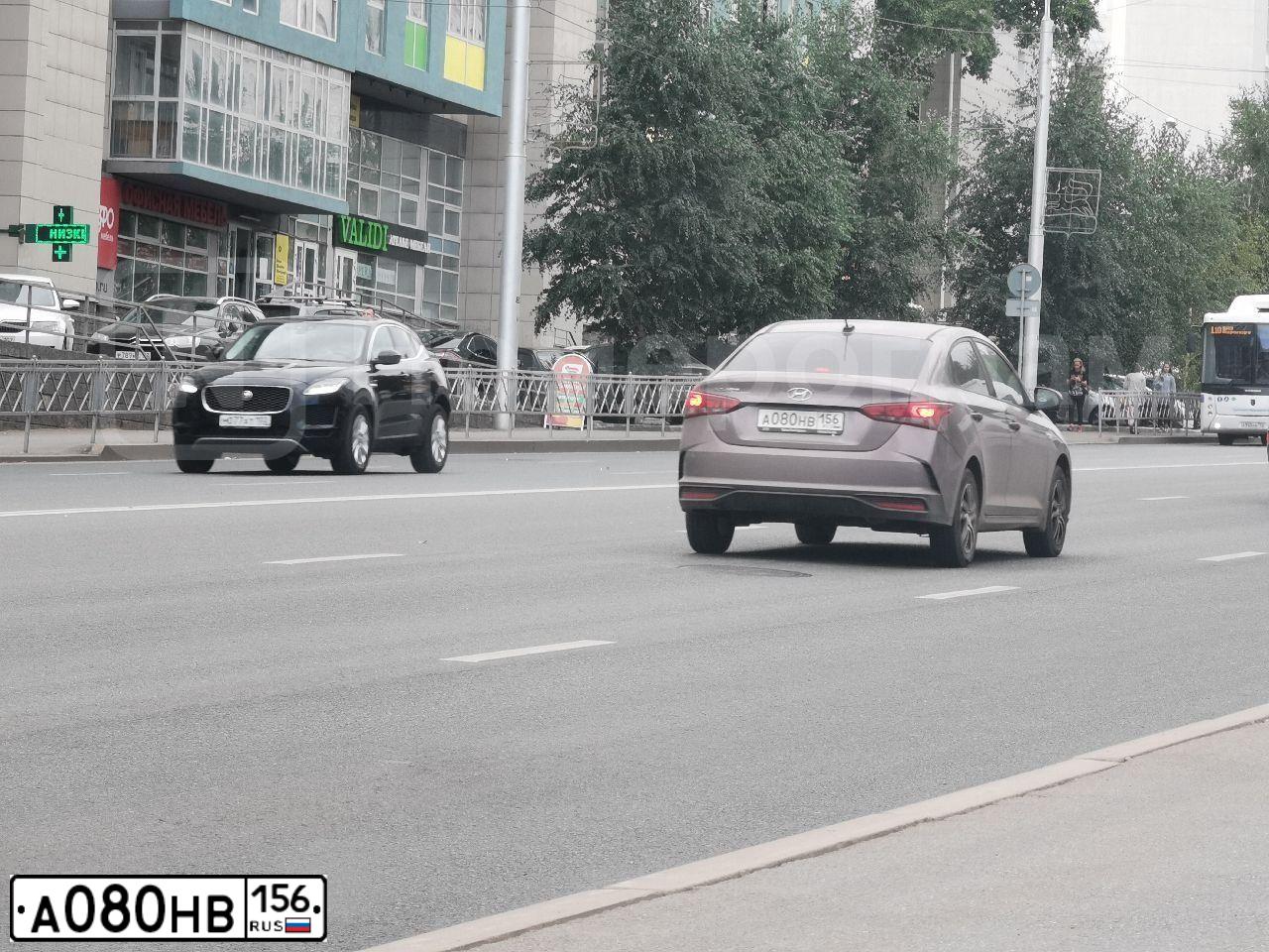 Фото автомобиля HYUNDAI SOLARIS, 2020 — госномер А080НВ156. Цвет: Коричневый