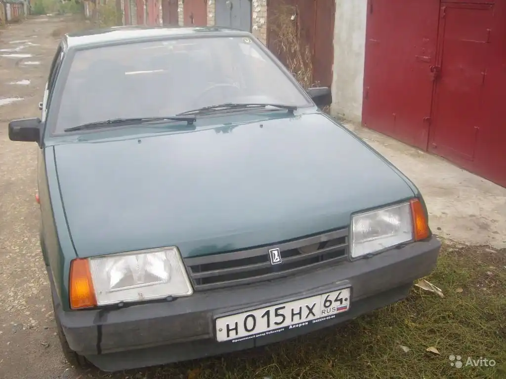 Фото автомобиля LADA 2121 NIVA, 2010 — госномер В520УУ64. Цвет: ЯРКО БЕЛЫЙ